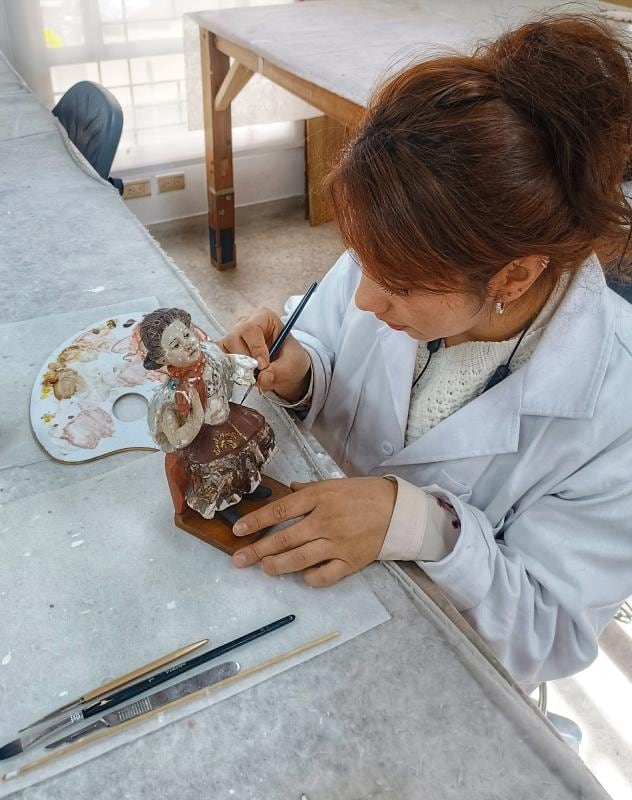 Detalle de la intervención sobre la escultura policromada.